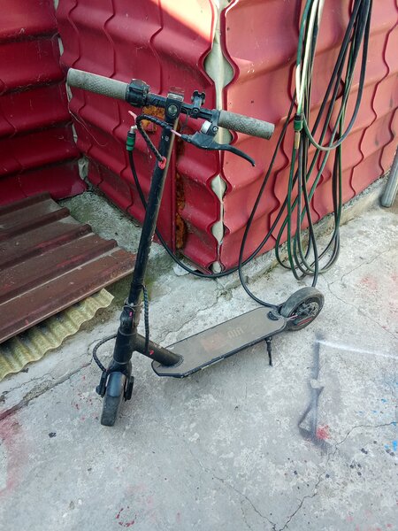 Vand trotineta second-hand.